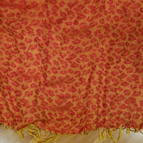 Scarfs,and wraps - Picture 6 of 8